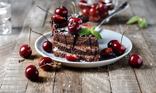 Tort de ciocolata cu cirese  Sursa foto shutterstock 1459193222 jpg