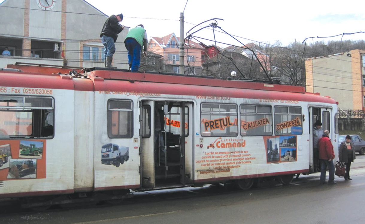 Tramvaiele se strică pe linie, iar o călătorie cu autobuzul lasă de dorit