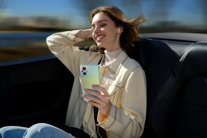 OPPO Reno7 Lite 5G selfie muzica