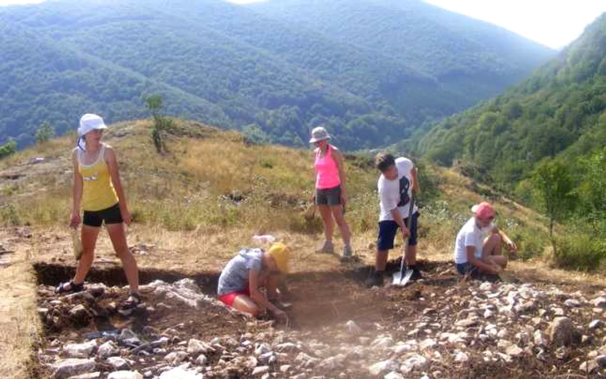 Arheologii le vor arăta vizitatorilor ce au descoperit la Ardeu. FOTO: MCDR Deva