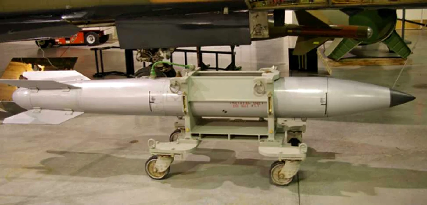 Bobmbă nucleară americană de tipul B-61