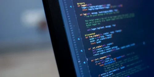 Programare java programator cod FOTO Shutterstock