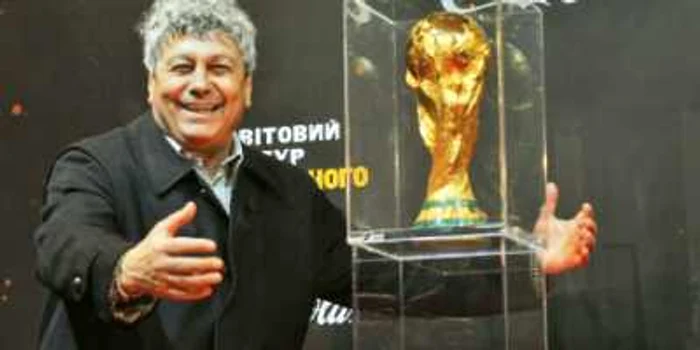 Chiar şi pentru Il Luce, o poză cu trofeul Cupei Mondiale reprezintă un motiv de bucurie