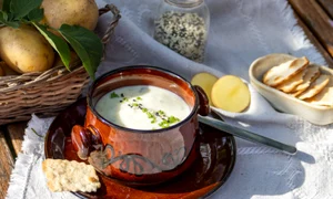 Supa crema de cartofi  Sursa foto shutterstock 2492937387 jpg