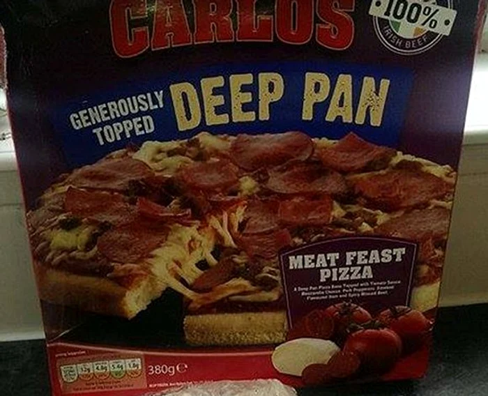 
    Pizza era clar tăiată pe jumătate,dar Tabatha crede că e o greşeală din fabricăFoto: mirror.co.uk  