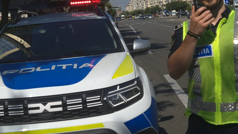 Trei polițiști rutieri din Botoșani, cercetați după ce ar fi trecut cu vederea infracţiunile şi contravenţiile comise de mai mulți șoferi