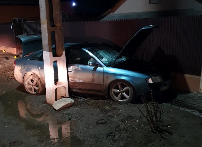 Masina a ajuns într-un gard SURSA IPJ Buzău