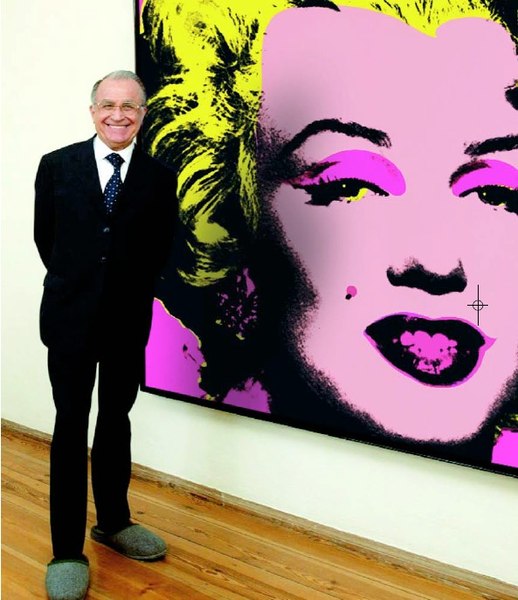 Povestea celei mai neașteptate imagini cu Ion Iliescu: în papuci, lângă Marilyn Monroe. Cum a ajuns în Playboy