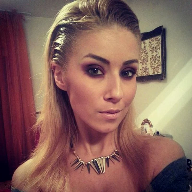 1 alina ceusan inainte de operatiile estetice 6 jpg jpeg