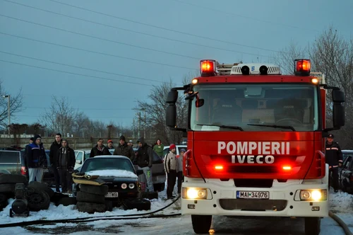 Incendiu la un service auto din Timişoara