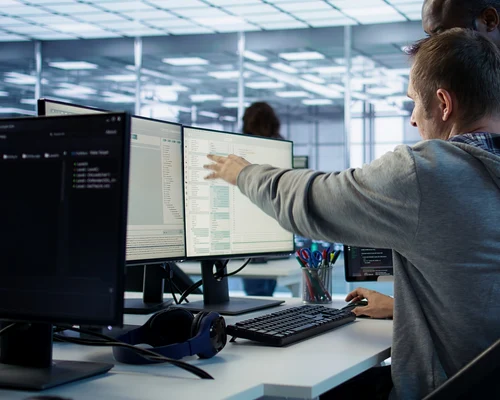 Lucrătorii in IT sunt printre cei mai bine plătiți români Sursa Freepik com jpg