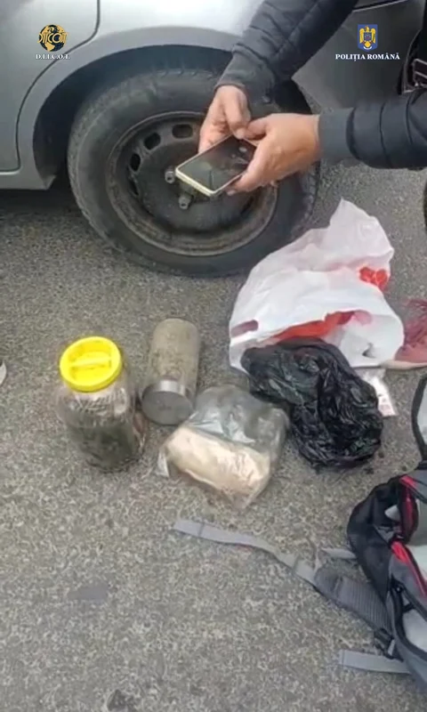 cinci kilograme de droguri gasite   foto diicot vrancea 2 jpeg