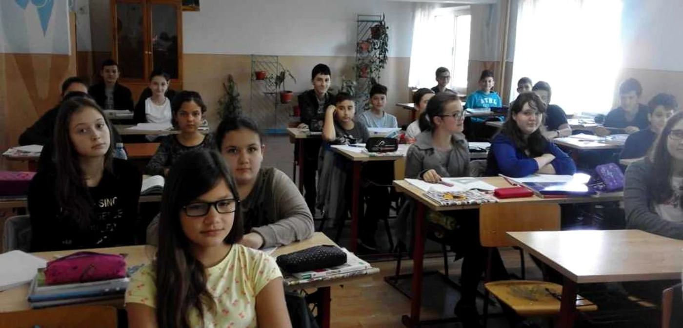 Colegii de clasă ai Violetei vor să o vadă la şcoală curând FOTO: Alina Mitran