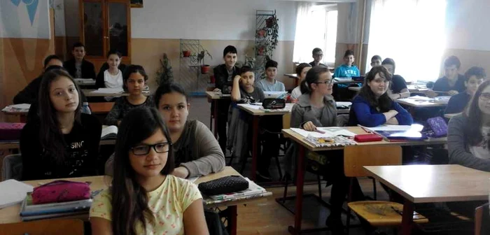 Colegii de clasă ai Violetei vor să o vadă la şcoală curând FOTO: Alina Mitran