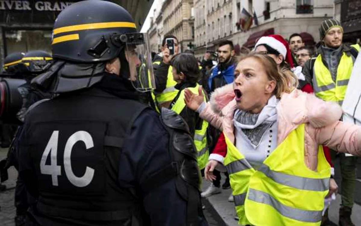 Violenţe şi persoane reţinute la protestele din Franţa, unde participă peste 23.000 de oameni Fotografii: EPA-EFE