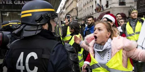 Protest vestele galbene in Paris - 22 decembrie 2018. FOTO EPA-EFE