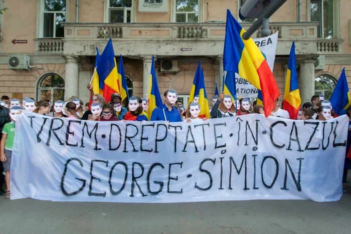 ”Tinerii Moldovei” califică expulzarea lui George Simion ca o acţiunie politică. FOTO: Alexandru Tarlev