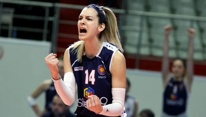 
    Alexia Căruțașu în atac la YeșilyurtFOTO: CEV  