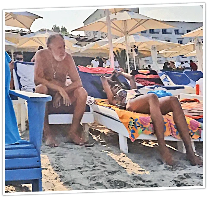 Duminică, Ion Ţiriac şi mulatra au stat la plajă mai bine de trei ore, apoi au plecat împreună