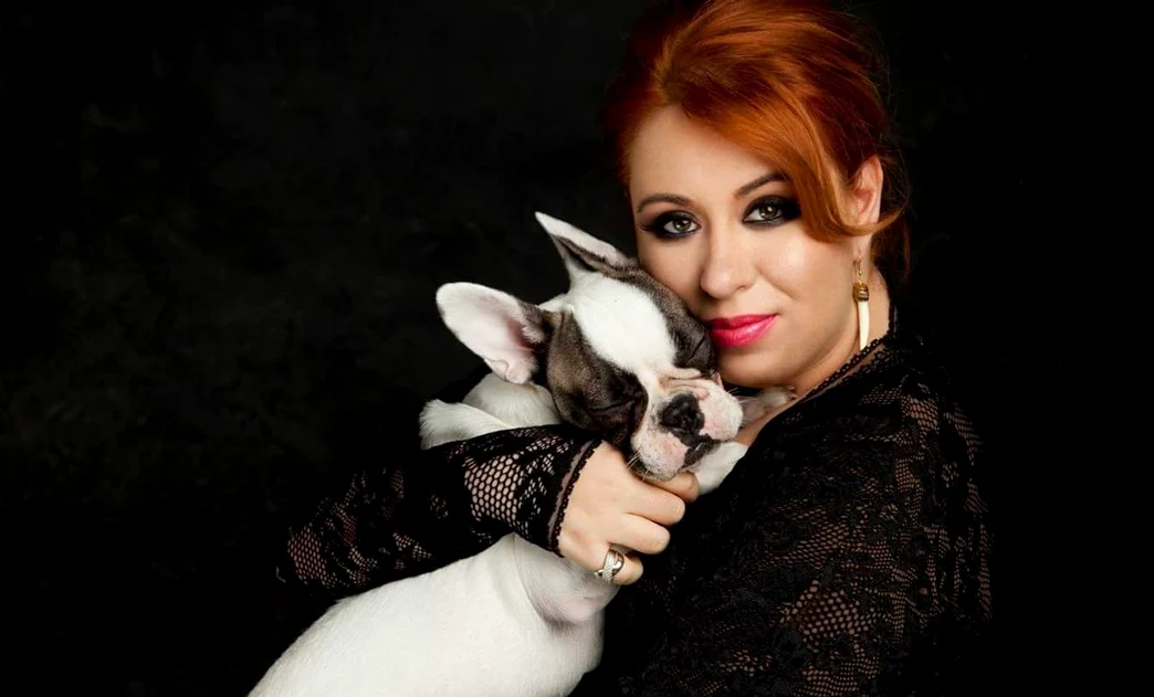 Oana Roman a descoperit că în lupta cu depresia o ajută cățeii / foto: arhiva personală