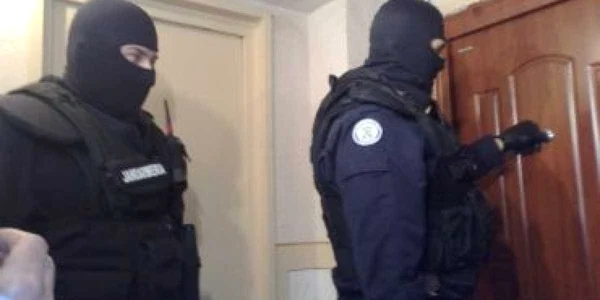 Arad: Nouă persoane suspecte că ar fi folosit acte false pentru credite