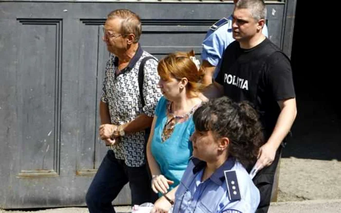 Dinel Staicu şi Carmen Popescu au fost arestaţi de magistraţi Foto:Arhiva