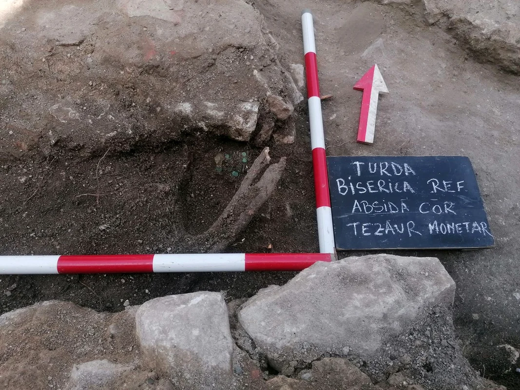 Un tezaur monetar descoperit la Turda (© Muzeul de Istorie Turda)
