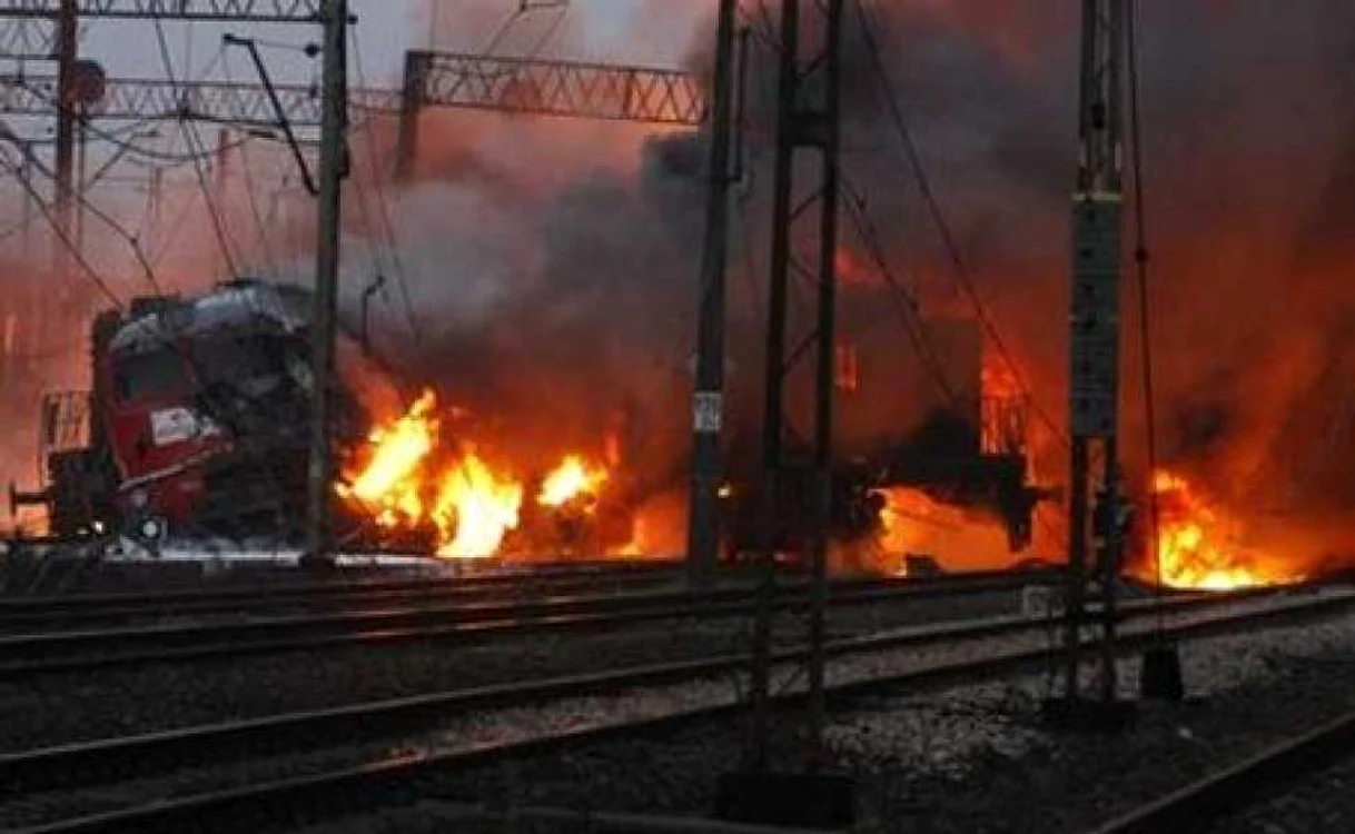 8 noiembrie - Polonia: Două trenuri de marfă au luat foc după ce s-au ciocnit 