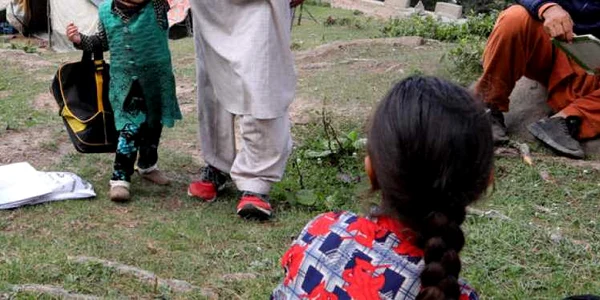 Şcoala în aer liber în Sanasar India FOTO EPA-EFE / Jaipal Singh