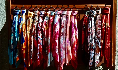 silk 3670576 1280 jpg