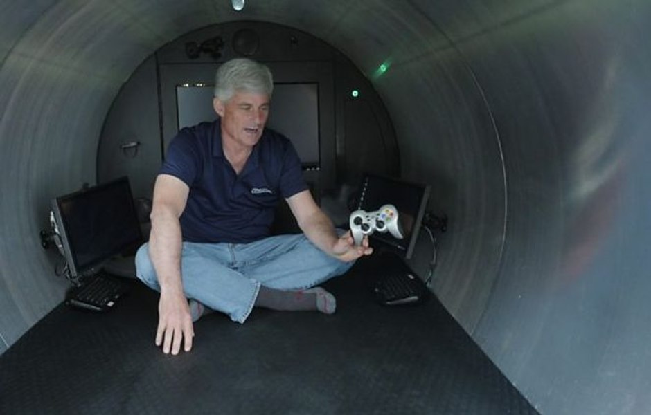 Condițiile pentru pasagerii submersibilului Titan: fără scaune, o singură toaletă, batiscaful este condus printr-un controller de joc video