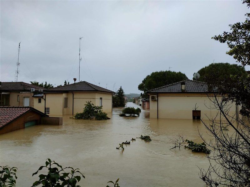  Italienii afectați de inundații sunt furioși împotriva solicitării de a încheia asigurări de locuințe. „Este rușinos și nu voi plăti"