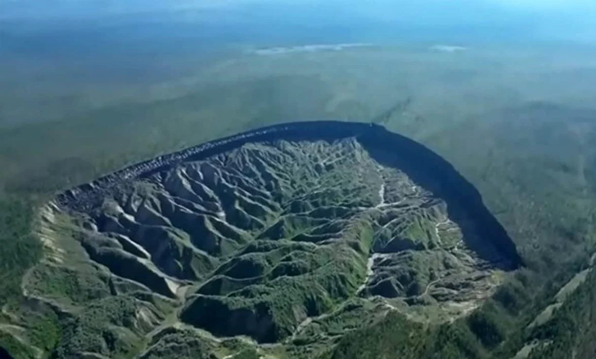 Craterul „Gura Iadului”  FOTO: captură video