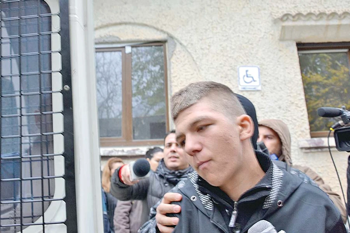 Andreea era considerată una dintre cele mai  bune eleve din liceu.  Acum ea a fost reţinută  pentru 29 de zile (Fotografii: Alin Ion)
