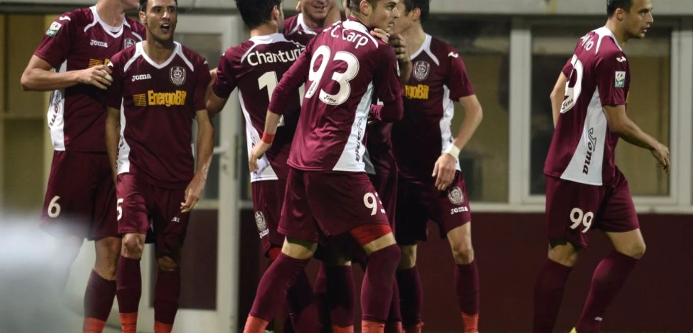 
    Jucătorii de la CFR Cluj sărbătoresc victoria de la Iaşi cu gândul la Europa anului viitor. N-a fost să fie!foto: Click  