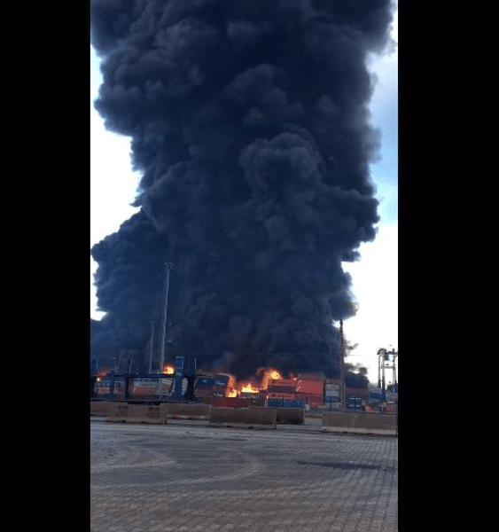 Incendiu devastator în portul Iskenderun din Turcia. Imagini apocaliptice cu fumul gros VIDEO