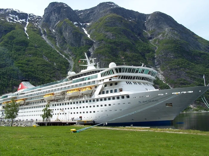 MS Balmoral, copia vasului Titanic, a plecat duminică din Southampton