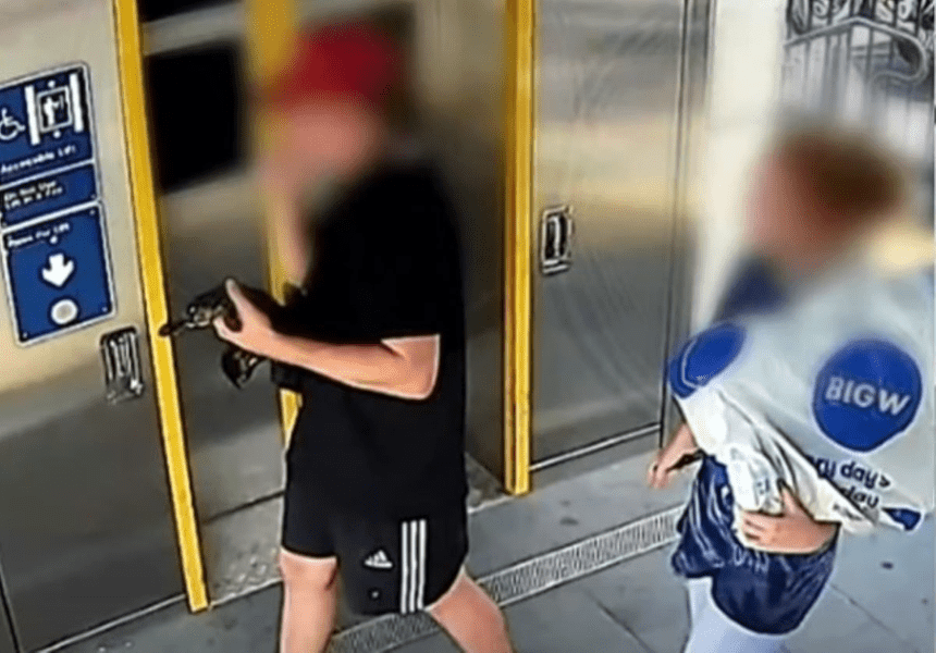 Două persoane, căutate de poliţia australiană după ce au călătorit cu trenul alături de un ornitorinc VIDEO