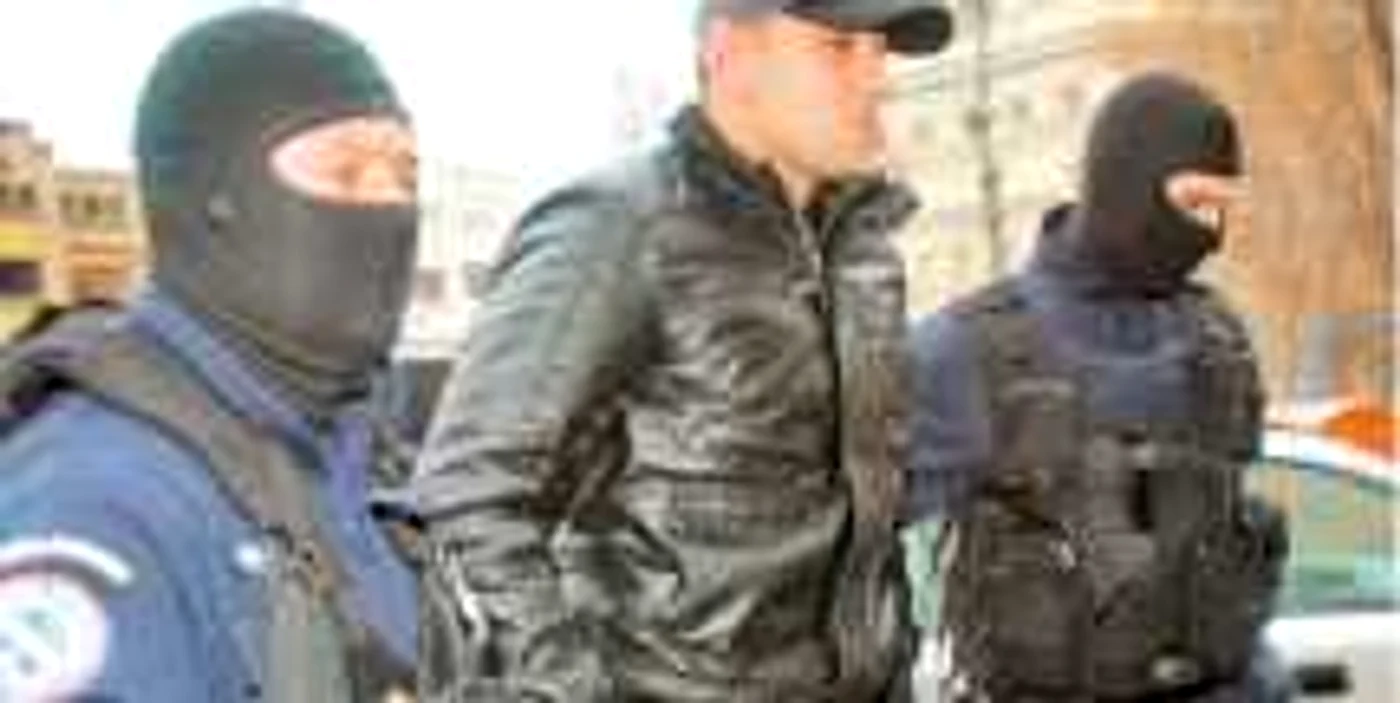 Adrian Preda (centru), suspect în furtul armelor de la Ciorogârla