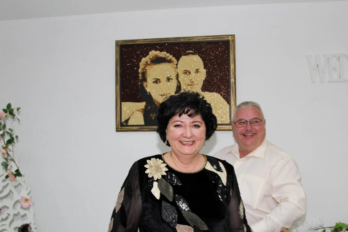 Sorin Romcescu - primul din Slătioara - Vâlcea declarat incompatibil şi soţia sa Camelia Romcescu - care vrea să-i ia locul la primărie Foto Arhiva personală