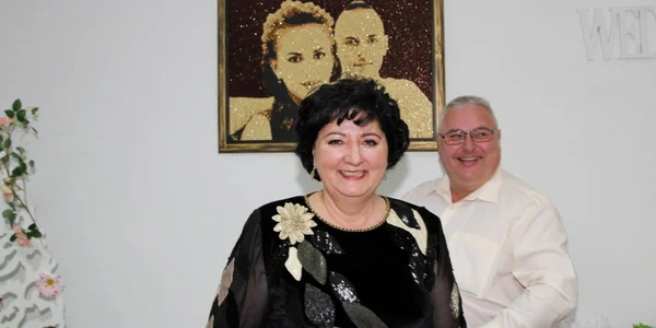 Sorin Romcescu - primul din Slătioara - Vâlcea declarat incompatibil şi soţia sa Camelia Romcescu - care vrea să-i ia locul la primărie Foto Arhiva personală