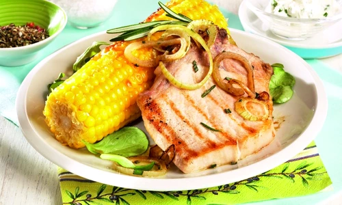 cotlet de porc cu porumb fiert jpeg