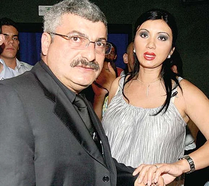 
    Silviu Prigoană se luptă pentru custodia copiilor pe care îi are cu Adriana BahmuţeanuFoto: Captură Antena 1  