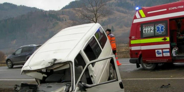 accident microbuze campulung moldovenesc. foto
