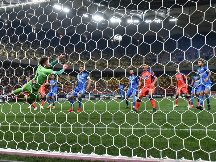 Jucătorii FCSB-ului n-au știut să profite de lipsa de experiență a portarului DobreFoto: sportpictures.eu