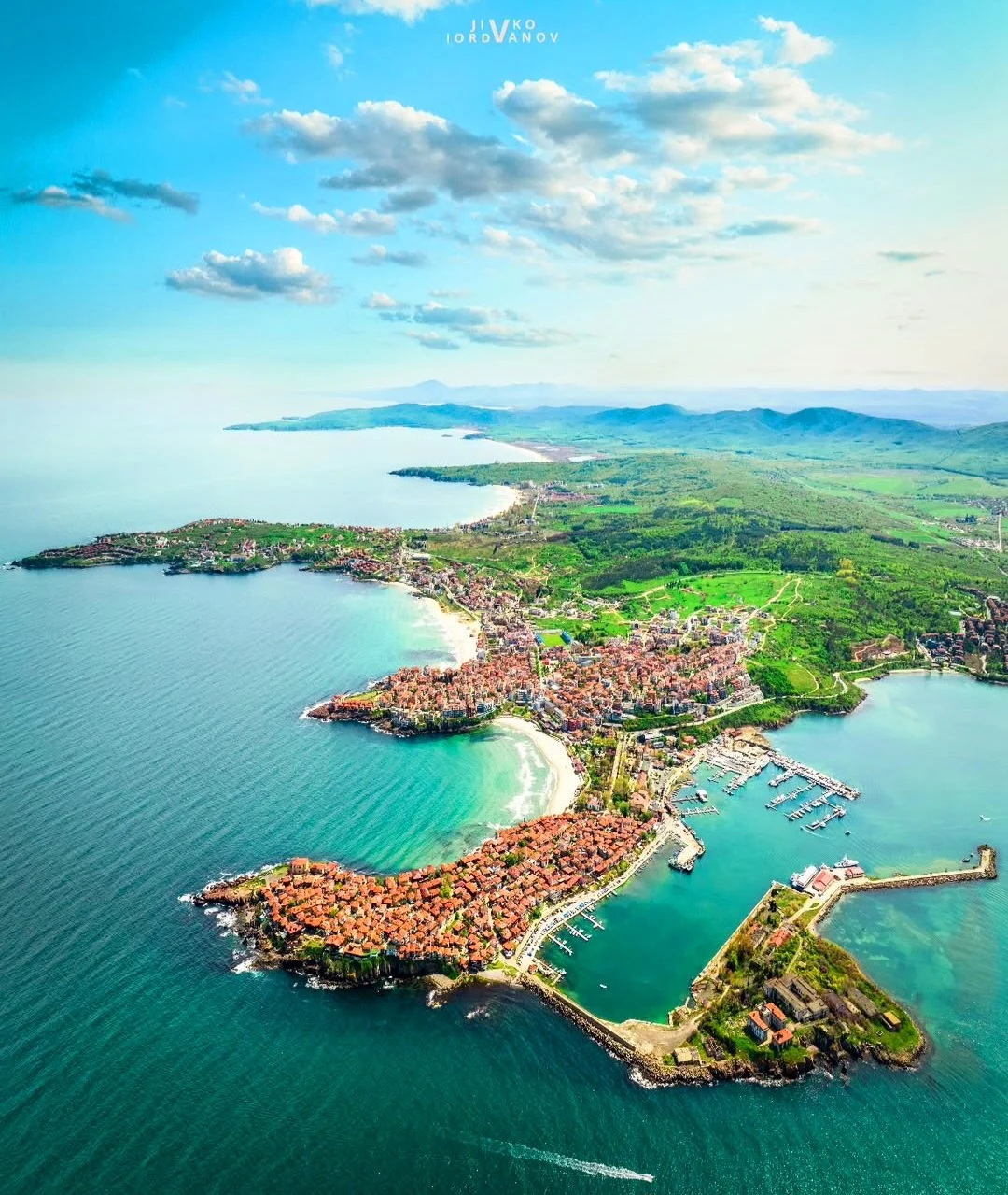 Destinația turistică europeană „superbă” și puțin aglomerată, asemănătoare Coastei Amalfi. Este mult mai ieftină