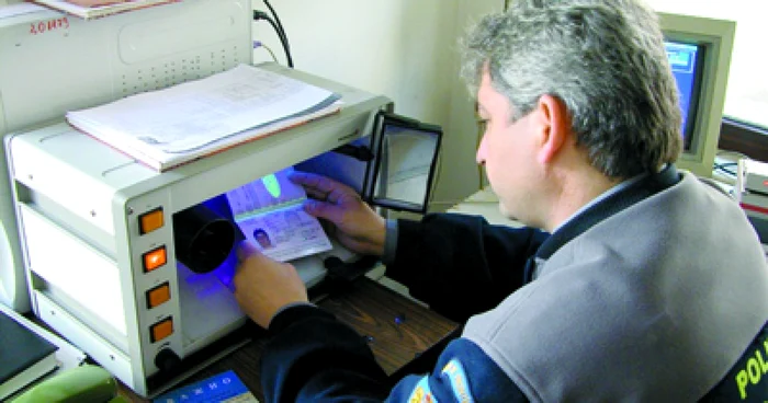 Arad: ORAŞUL PE SCURT / Adolescentă cu paşaport fals la vamă