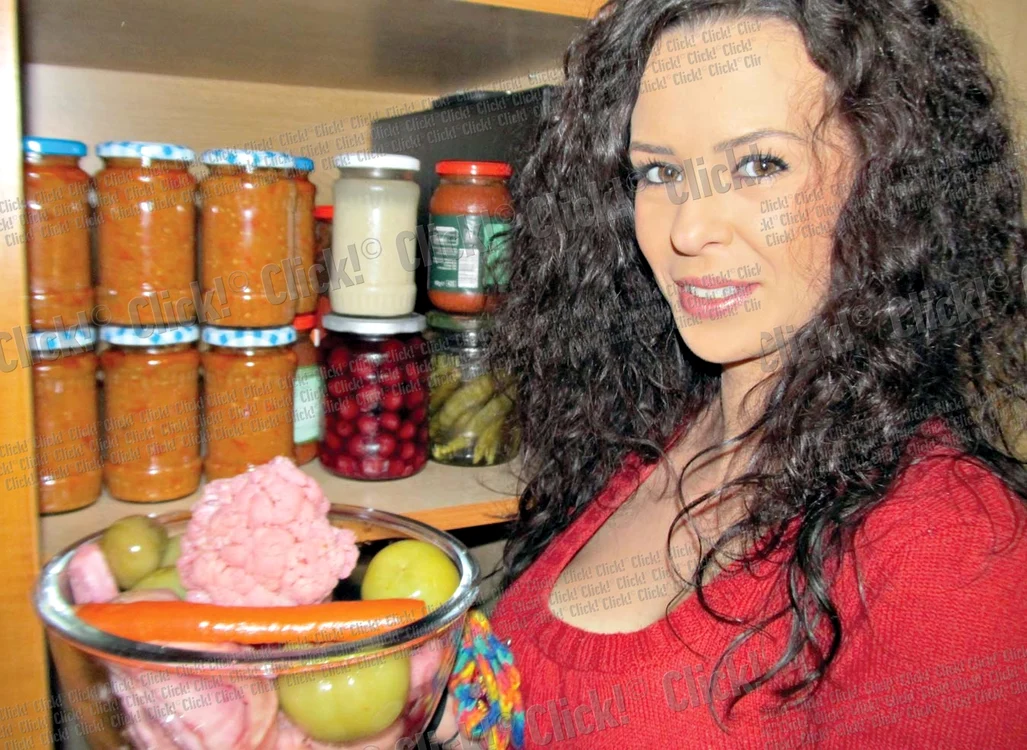 
    Livia Graur  