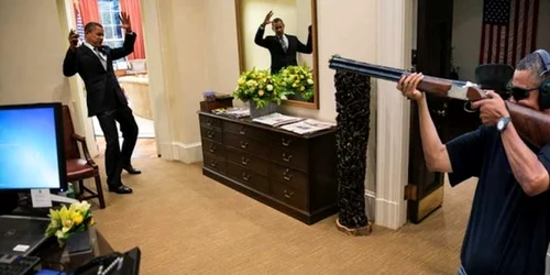 obama arma foto knowyoumeme.org