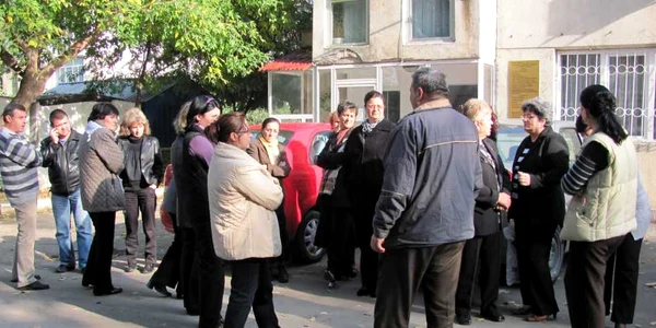 Angajaţii sunt nemulţumiţi deoarece nu şi-au mai primit stimulentele de două luni